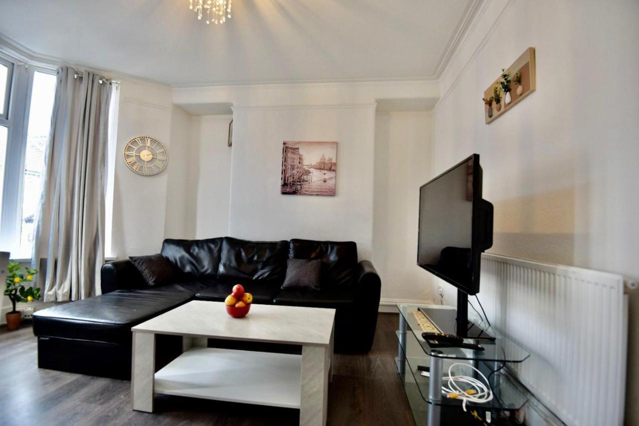 Come On In Villa Pontypridd Exterior photo