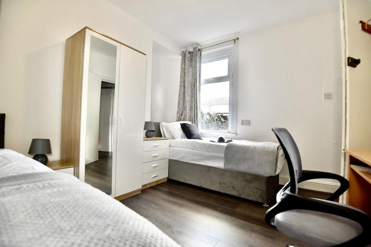 Come On In Villa Pontypridd Exterior photo