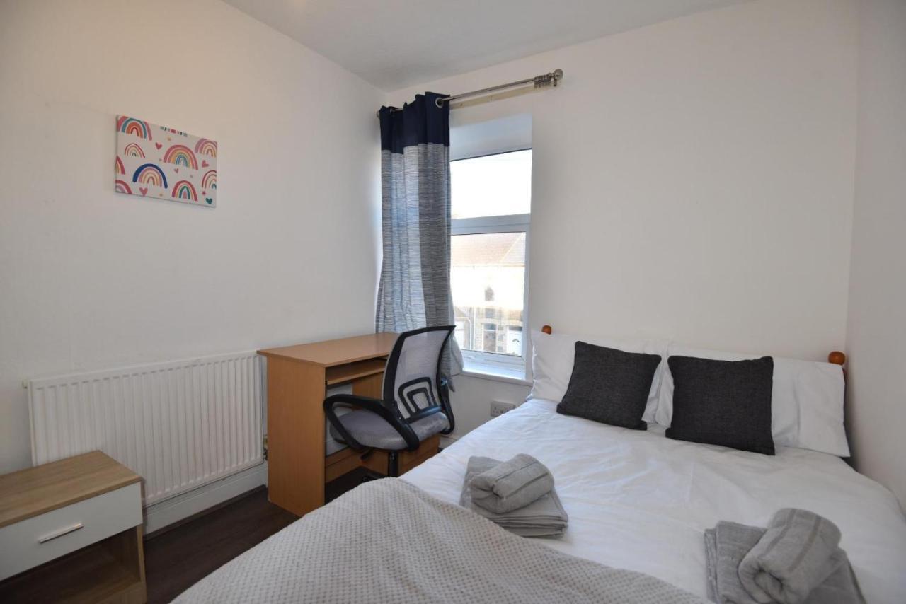 Come On In Villa Pontypridd Exterior photo