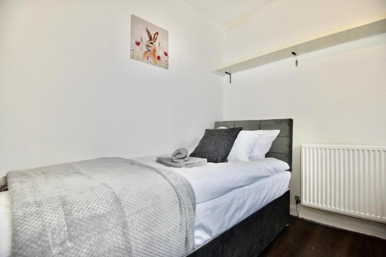 Come On In Villa Pontypridd Exterior photo